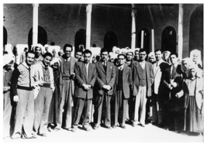 طلبة ومدرسي المدرسة المباركية 1951 من اليمين أبو غزالة الافرنجي زايد الكيالي يوسف السمرة أبوالجبين السعدي بدران.